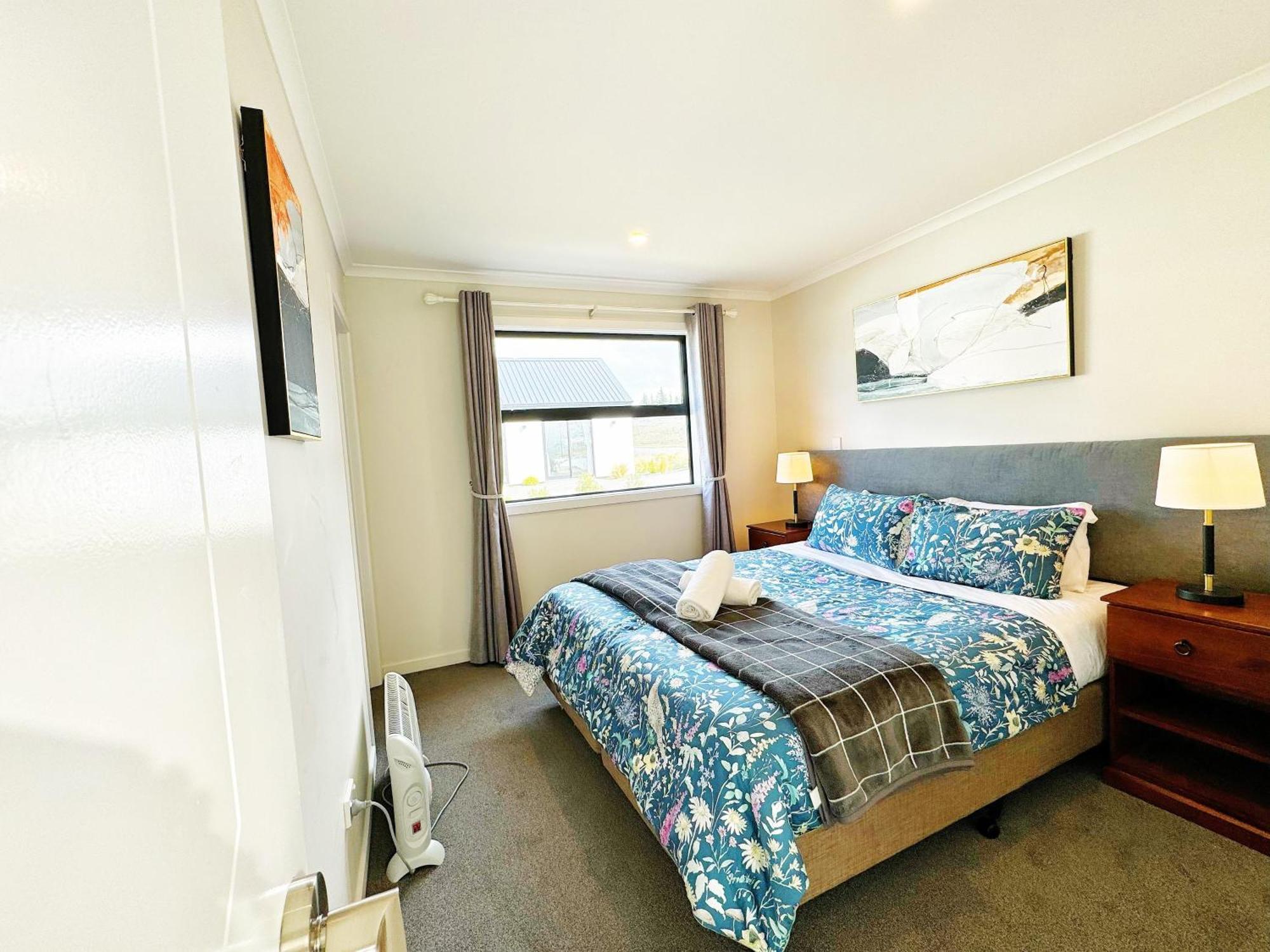 Apartment 33 Star *