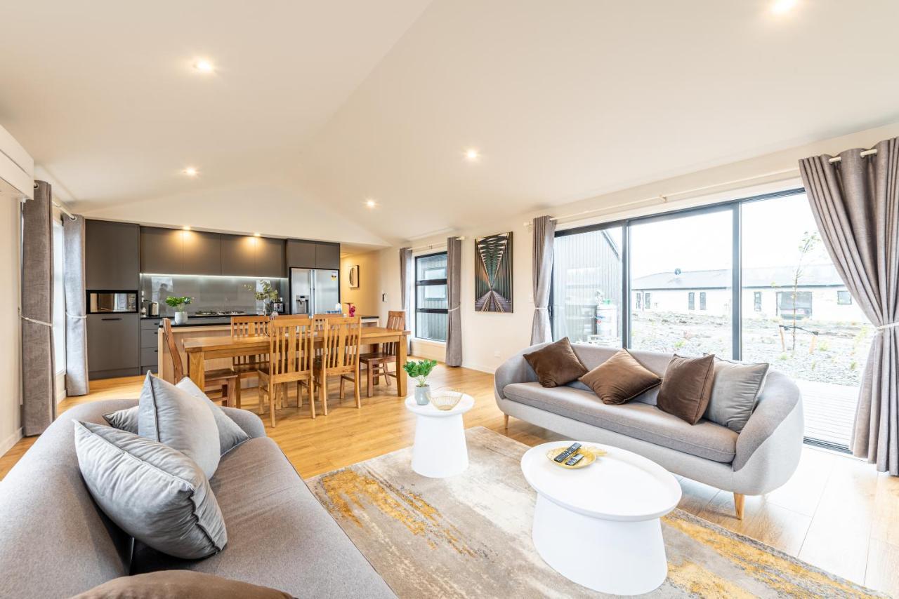 Apartment 33 Star