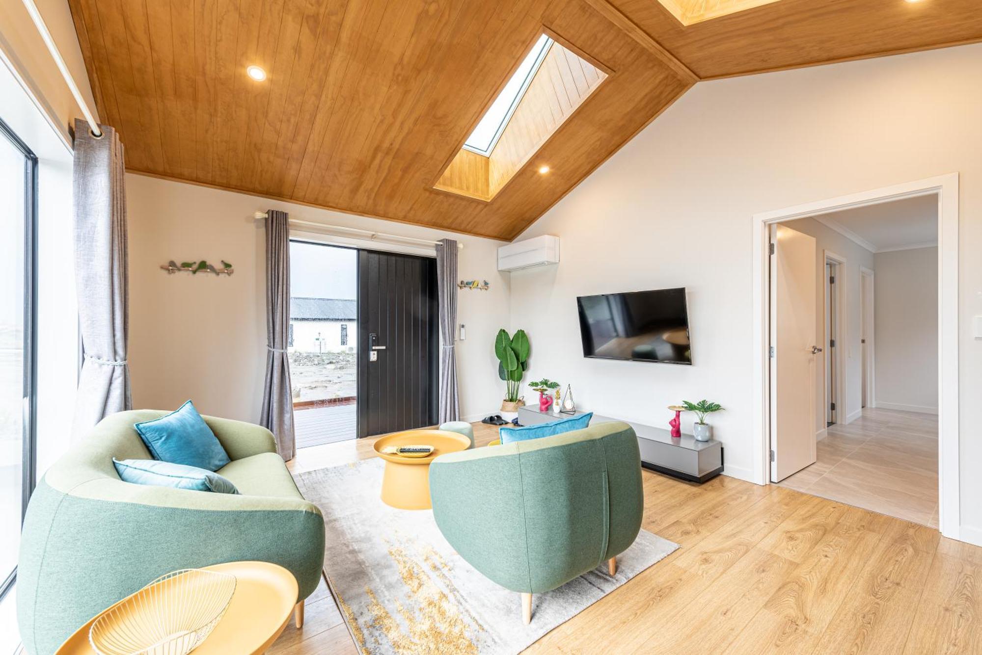 Apartment 33 Star