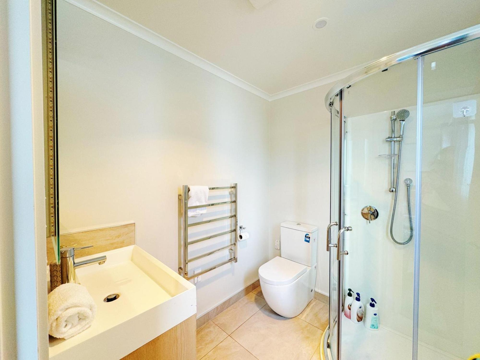 33 Star Apartment *